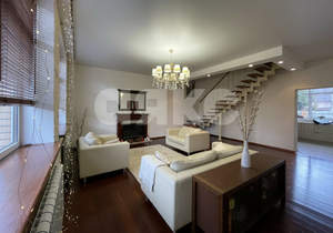 Дом 220м², 3-этажный, участок 4 сот.