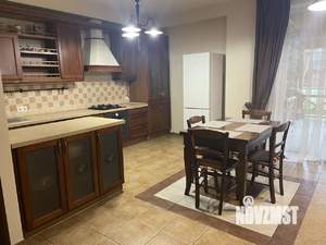 Таунхаус 200м², 3-этажный, участок 1 сот.