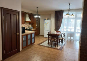 Дом 200м², 3-этажный, участок 1 сот.