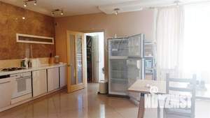 Таунхаус 260м², 3-этажный, на длительный срок, 