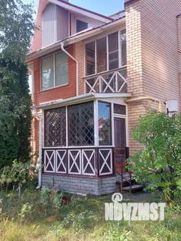 Таунхаус 200м², 3-этажный, на длительный срок, 