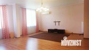 Таунхаус 260м², 3-этажный, на длительный срок, 