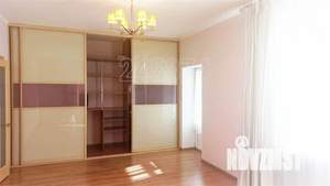Таунхаус 260м², 3-этажный, на длительный срок, 