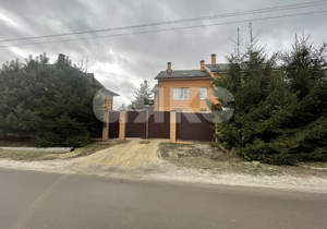 Дом 220м&sup2;, 3-этажный, участок 4 сот.  