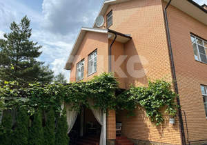 Дом 220м&sup2;, 3-этажный, участок 4 сот.  