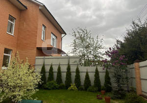 Дом 220м&sup2;, 3-этажный, участок 4 сот.  