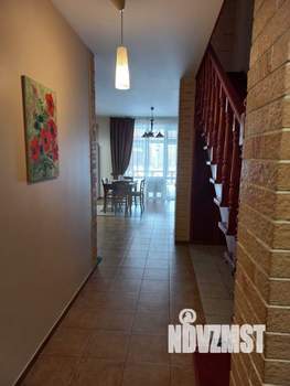 Таунхаус 200м&sup2;, 3-этажный, участок 1 сот.  