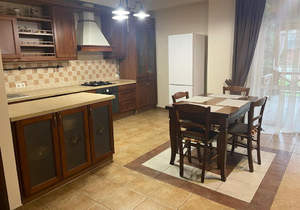 6-к квартира, на длительный срок, 200м2, 1/3 этаж