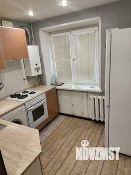 2-к квартира, вторичка, 42м2, 1/4 этаж