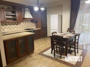 6-к квартира, вторичка, 200м2, 1/3 этаж