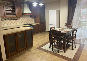 6-к квартира, вторичка, 200м2, 1/3 этаж