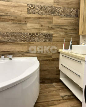 2-к квартира, вторичка, 63м2, 9/17 этаж